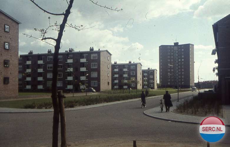 Nijmegen: De Hommelstraat gezien vanaf de Heidevenstraat omstreeks 1965