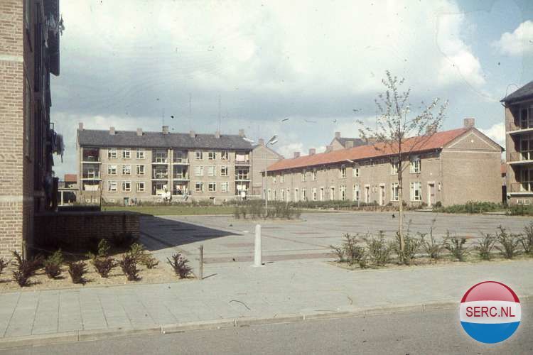 Nijmegen: De Honigraat gezien vanaf de Heidebloemstraat omstreeks 1965