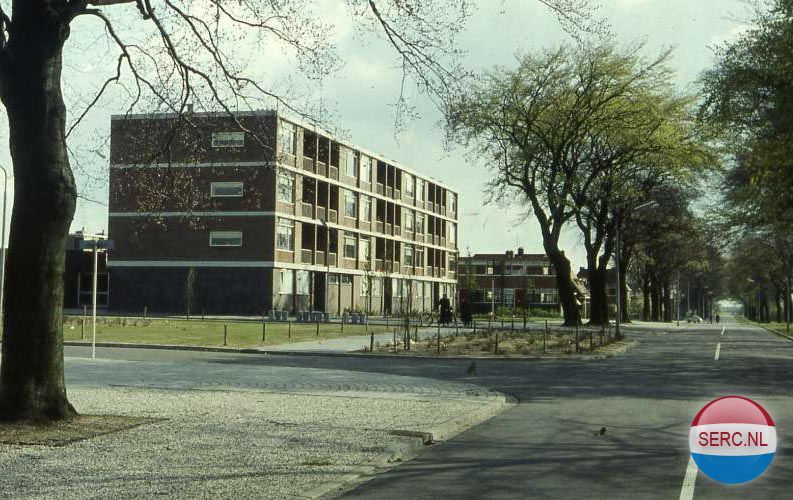 Nijmegen: Op de hoek van de Nieuwe Mollenhutseweg (rechts) en de Einsteinstraat in de jaren 60
