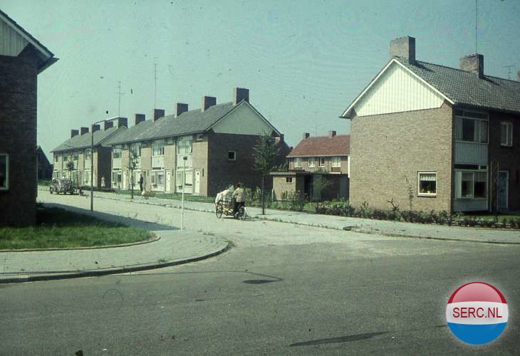 Nijmegen: De Mandarijnstraat gezien vanaf de Wolfskuilseweg (Hees) omstreeks 1969