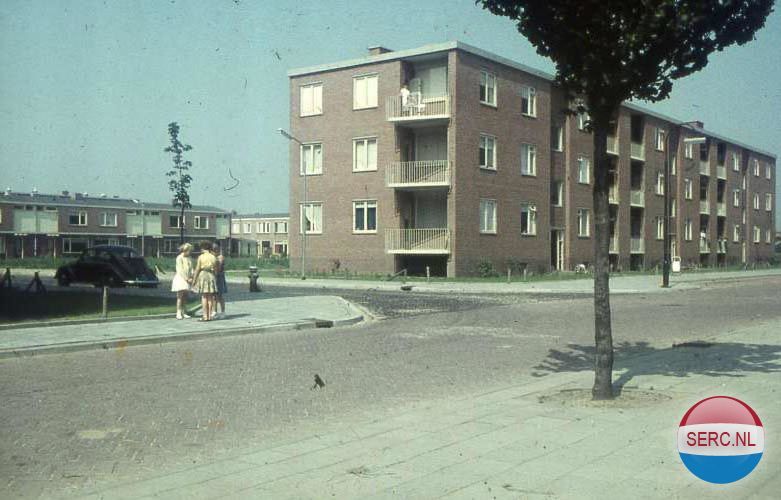 Nijmegen: De Uranusstraat (voorgrond) en de Saturnusstraat (links). omstreeks 1969