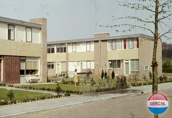 Nijmegen: De Jan Willem Passtraat in de richting van de Van Haapsstraat omstreeks 1970