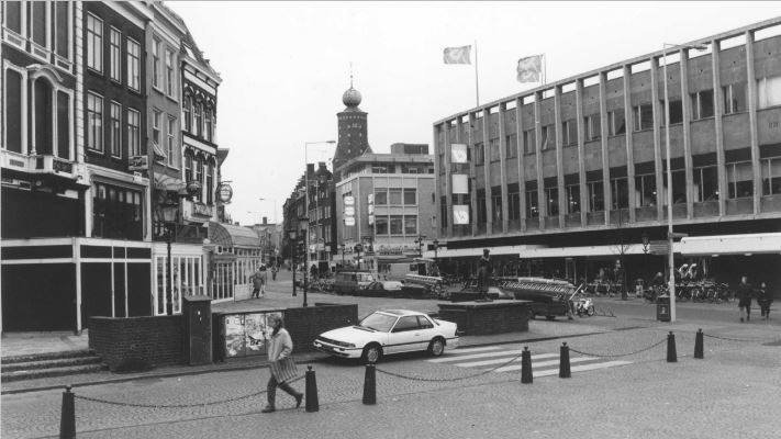 De Grote Markt met V & D in 1985