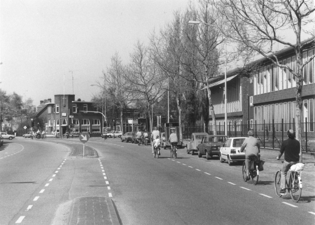 De Groenestraat in 1987 - Foto ter hoogte van de firma Willem Smit, gezien in de richting van de Muntweg. Even verderop, aan het begin van de Muntweg zien we Café de Munt.