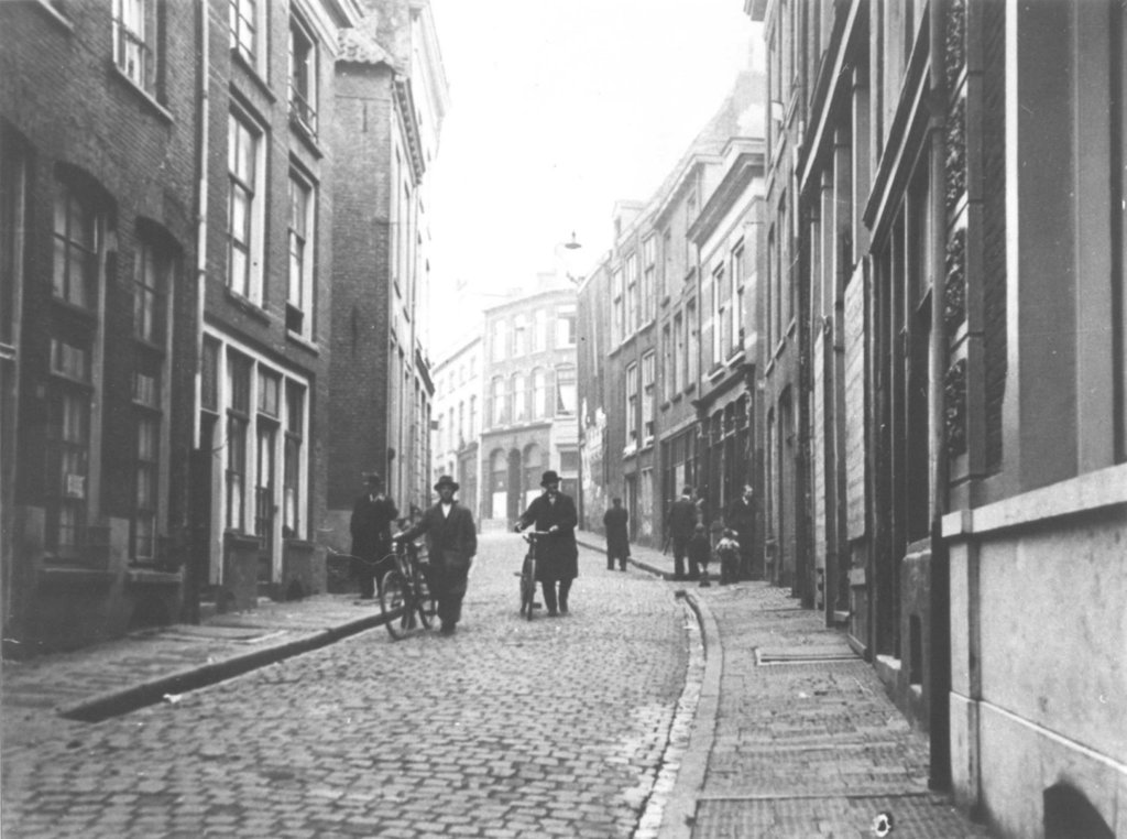 De Lange Brouwerstraat omstreeks 1915