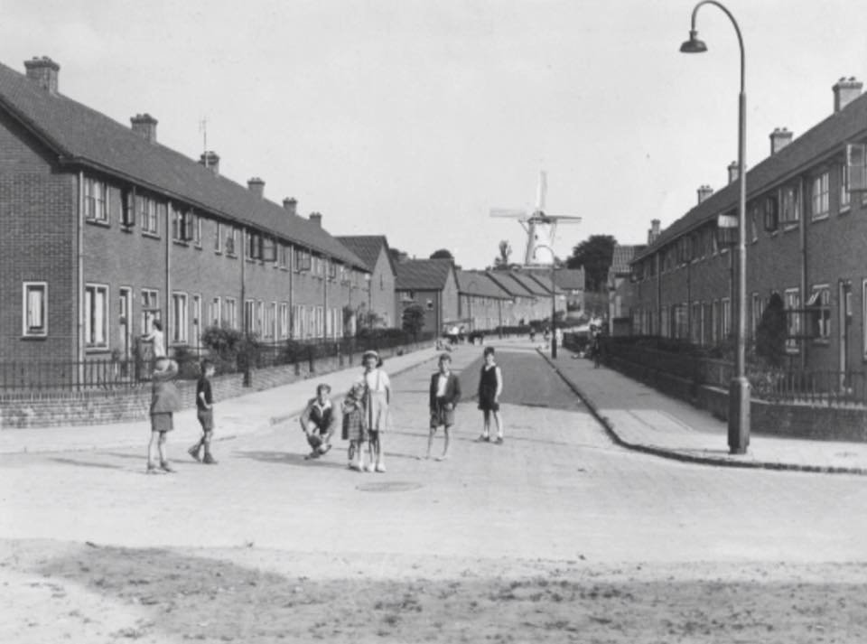 De Kamperfoeliestraat in 1948