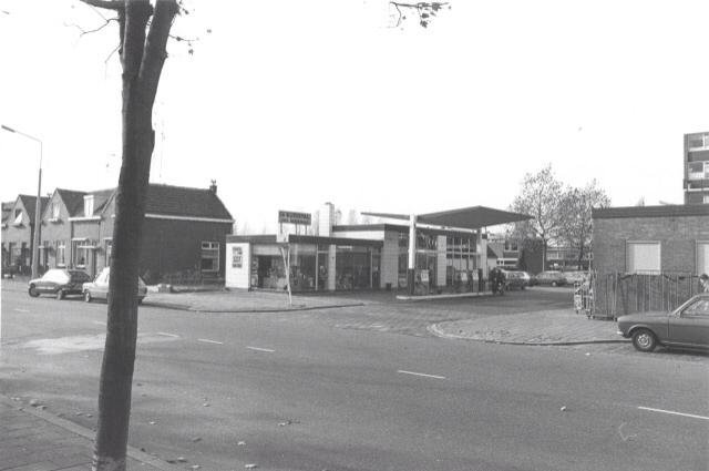 De St. Jacobslaan omstreeks 1980 bij de Aralbenzinepomp