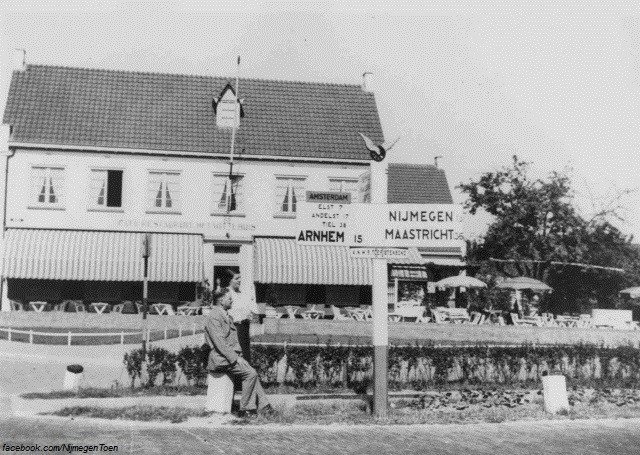 Met de opening van de Waalbrug in 1936 werd ook de nieuwe rijksweg in gebruik genomen (hier op een foto uit 1950). Bernard Bouwmeister Sr. Het Witte Huis heeft een rijke geschiedenis: Na de succesvolle Waaloversteek werd de Betuwe strijdtoneel tussen Duitse en Brits/Amerikaanse troepen. Op 21 september mislukte een Britse poging om naar Elst door te stoten en in de daaropvolgende dagen werd er fel gevochten. Hoewel Elst uiteindelijk veroverd werd, was een doorbraak naar Arnhem en de Rijn onmogelijk, zodat de geallieerde luchtlandingsoperatie Market Garden mislukte. In de eerste helft van oktober werden de Duitse troepen in het oostelijke deel van de Betuwe teruggedreven naar de Rijn. De gevechten brachten ellende voor de inwoners van de Betuwe. Soms werden zij slachtoffer van beschietingen, en ook het vee was niet veilig. Velen moesten dan ook vluchten met wat zij mee konden nemen, inclusief hun vee, als dat mogelijk was. Bij evacuaties van vee speelde het Betuwse verzet en het 'Witte Huis' een belangrijke rol. Na de evacuatie van de Betuwe blijven rondom Lent slechts mannen achter, die zorgdragen voor hun vee. Doordat de dijk van Driel was opgeblazen lag het dorp te midden van koud rivierwater. Het gebied in deze periode staat algemeen bekend als Het Manneneiland. opende er café-Restaurant ‘Het Witte Huis’.