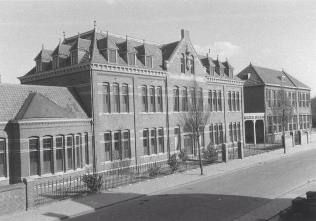 Meisjesschool "Johanna de Lestonnac" aan de Dobbelmannweg in 1947
