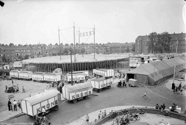 De Wedren in de richting van de bijleveldsingel. Dat de Wedren een uitstekende locatie is voor grote gezelschappen wist men in 1959 ook al. Het grootste circus van Europa streek neer in de stad en dat was destijds een spektakel van jewelste.