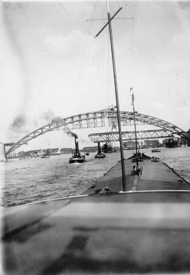 Nijmegen. De Waalbrug in aanbouw in 1935.