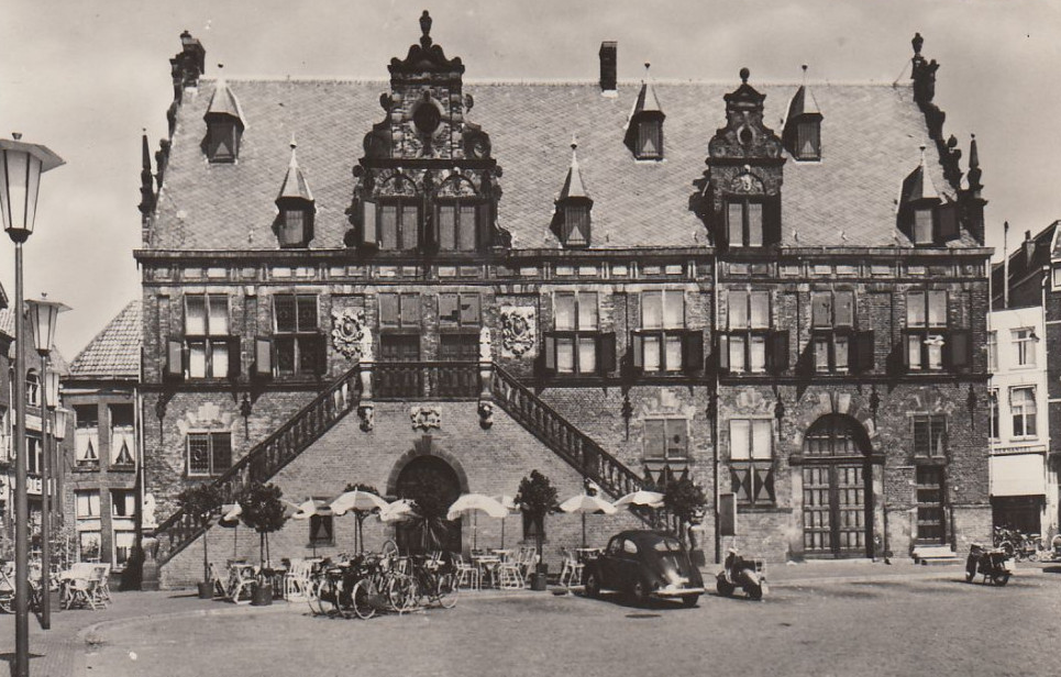 De Waag op de Grote Markt in Nijmegen omstreeks 1955
