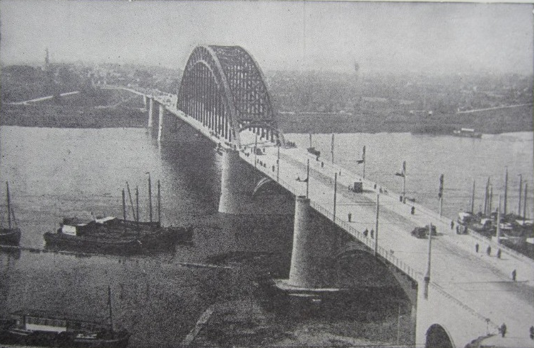 De Waalbrug in Nijmegen omstreeks 1939