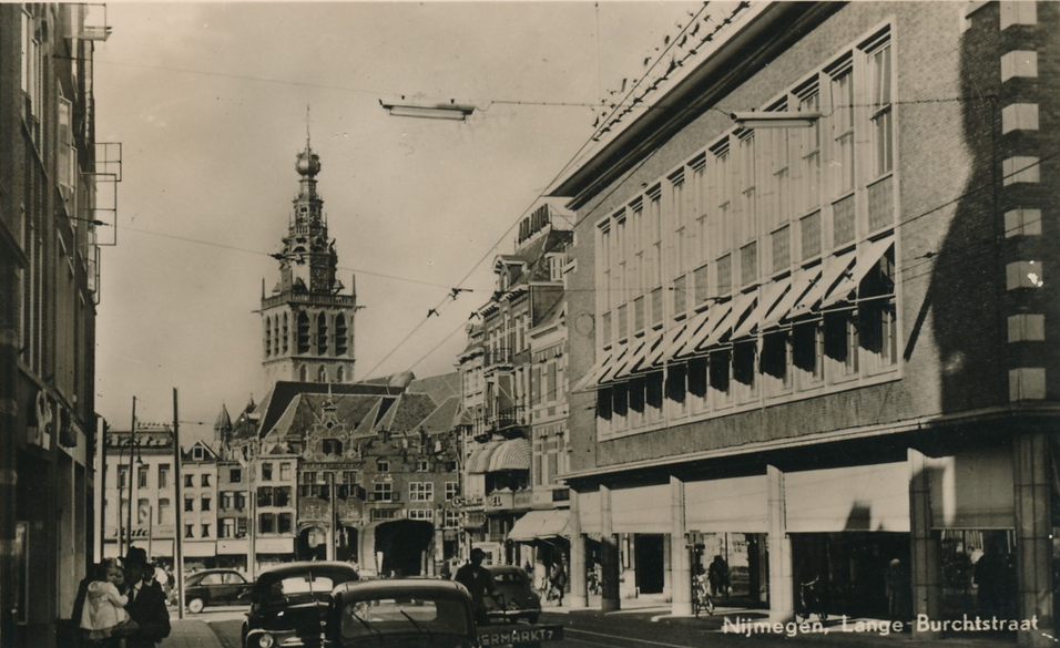 De Lange Burchtstraat in Nijmegen omstreeks 1959