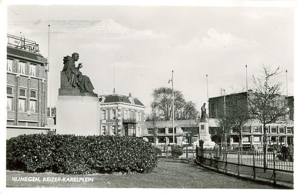 Het Keizer Karelplein omstreeks 1958