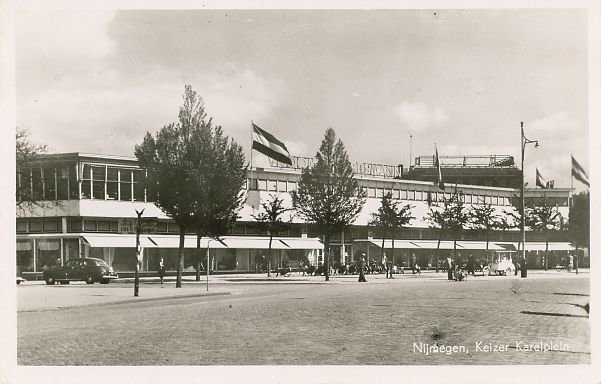 Het Keizer Karelplein omstreeks 1954