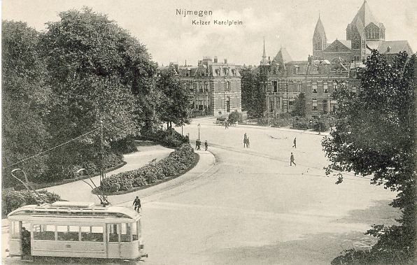 Het Keizer Karelplein omstreeks 1912 met deTitus Brandsma Gedachteniskerk