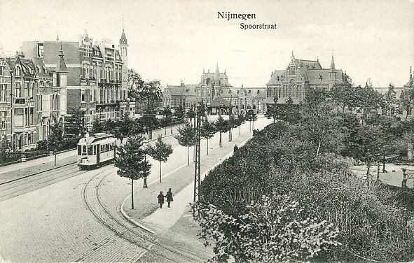 De Spoorstraat omstreeks 1930