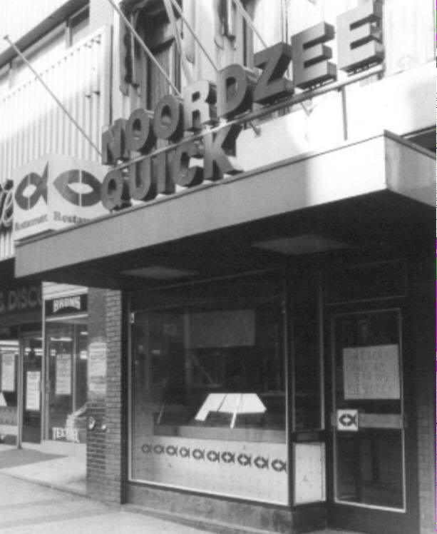 Nijmegen - De Molenstraat in 1979 met Noordzee Quick Vis Restaurant