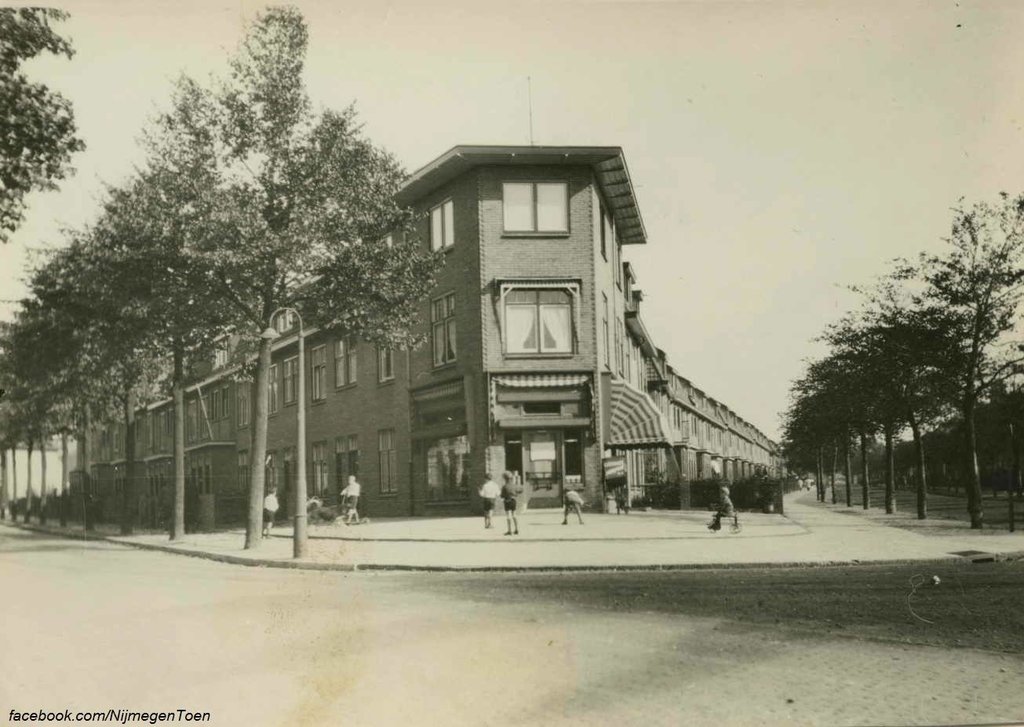 Nijmegen - De Koolemans Beynenstraat in 1940