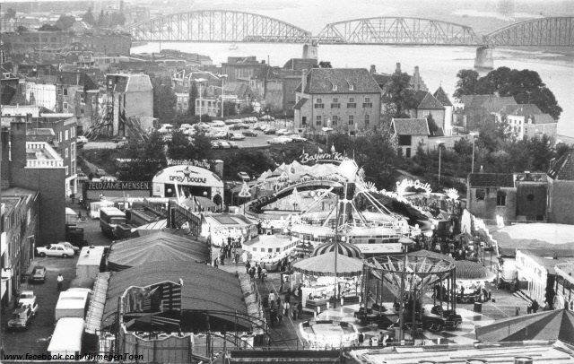 Nijmegen - De Eiermarkt in 1975 - De kermis gezien vanuit het reuzenrad