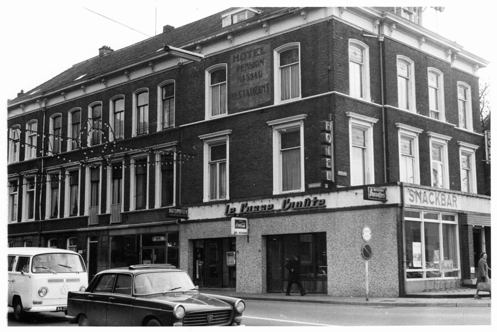 Nijmegen - De Smetiusstraat in 1972 bij Hotel Cascade