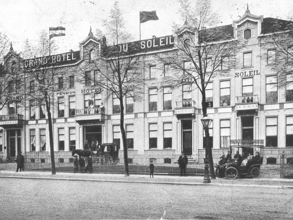 Nijmegen - De Graafseweg omstreeks 1902 met Grand Hotel du Soleil