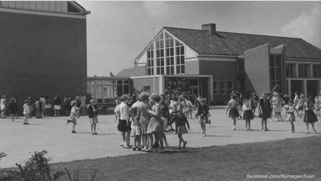 Nijmegen - Basisschool Maria Regina (Klein Heyendaal) aan de Professor Huijbersstraat