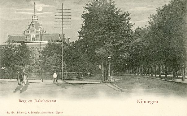 Nijmegen: Het eerste deel van de Berg en Dalseweg, tussen de Sint Canisiussingel en het Mariaplein, werd tot circa 1900 de Berg en Dalschestraat genoemd.