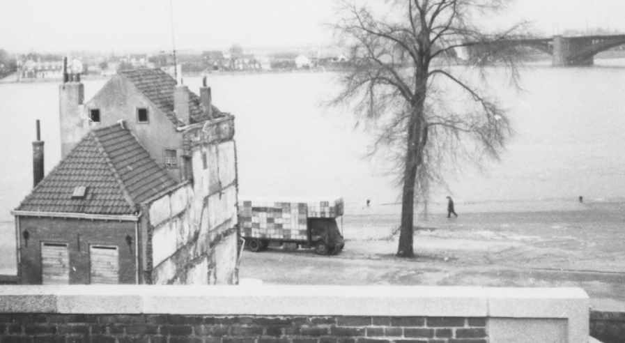 De Waalkade omstreeks 1964