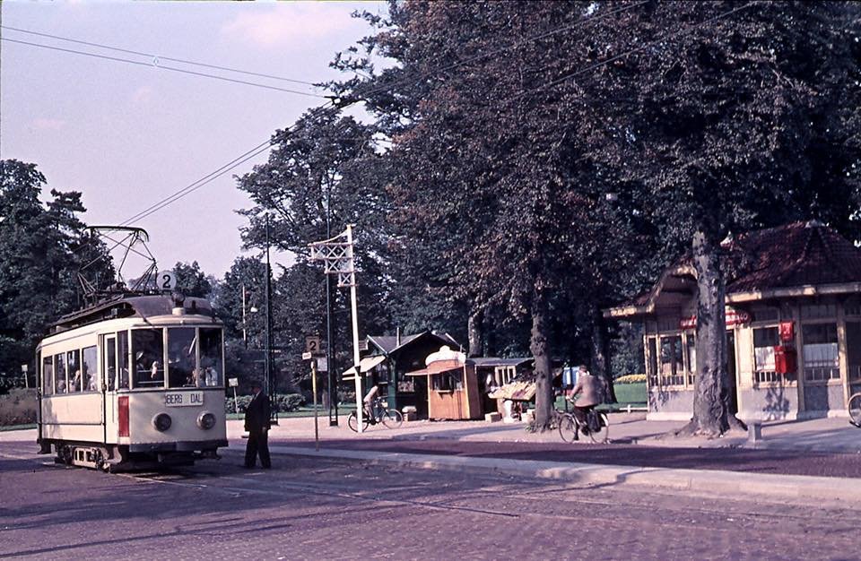 De St. Jorisstraat in Nijmegen bij het Hunnerpark in 1955
