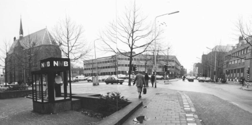 Marienburg in Nijmegen in 1978 met links de Mariënburgkapel, in het midden het politiebureau en rechts Klein Mariënburg