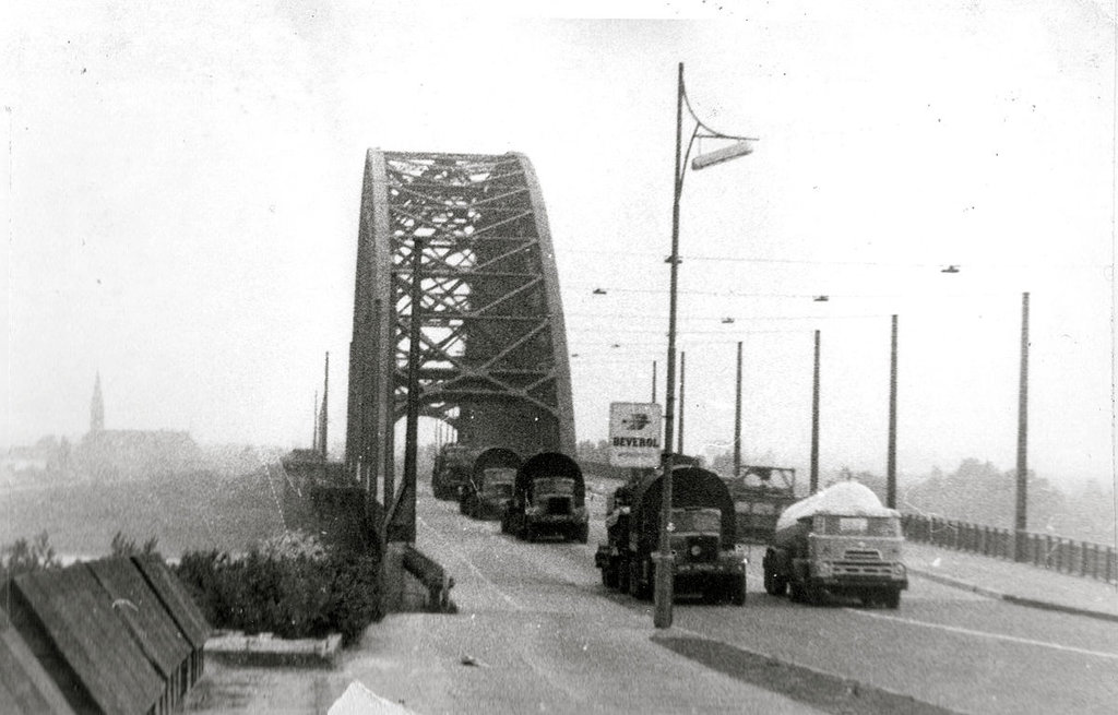 De Waalbrug in Nijmegen 1948