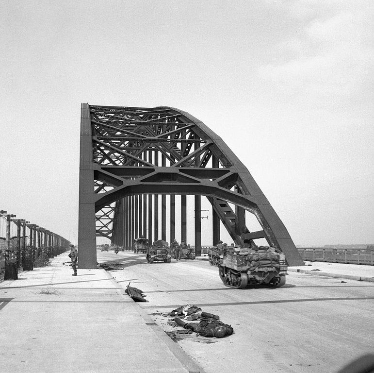 De Waalbrug in Nijmegen 1944