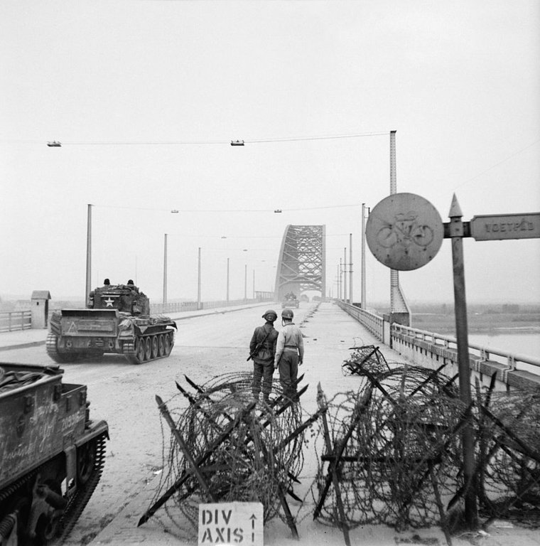 De Waalbrug in Nijmegen in 1944