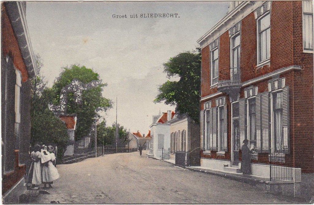 Kerkbuurt (west van de kerk) Sliedrecht