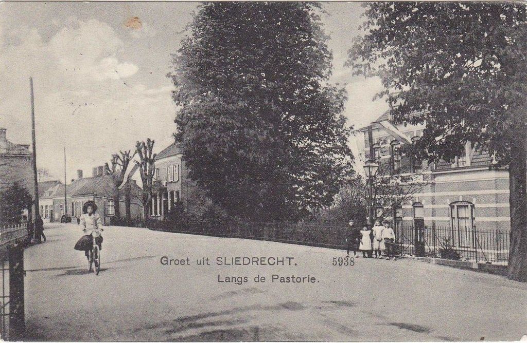 Kerkbuurt (west van de kerk) Sliedrecht