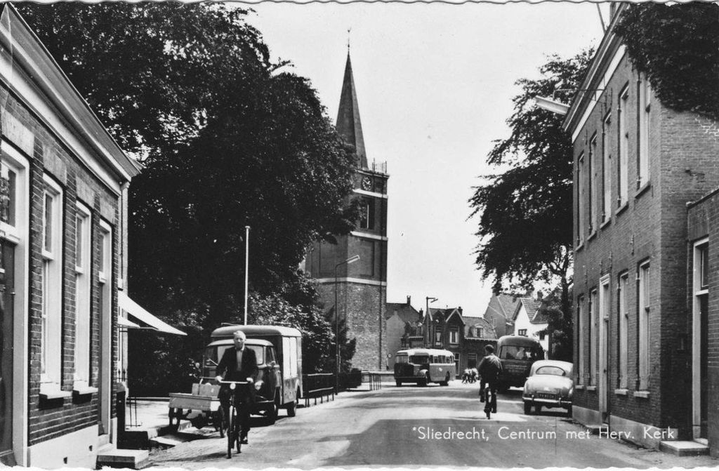 Kerkbuurt (west van de kerk) Sliedrecht
