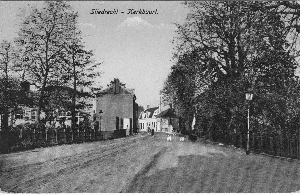 Kerkbuurt (west van de kerk) Sliedrecht